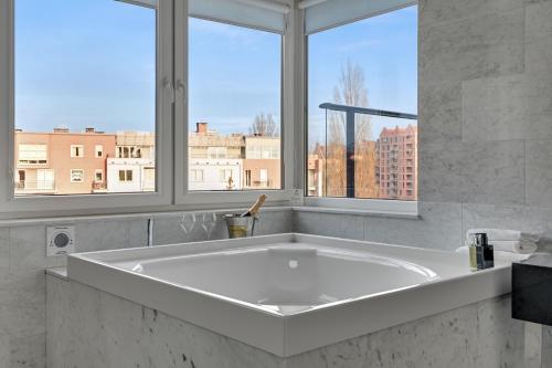 Banheiro, Hotel Almond Business & SPA in Velho Subúrbio