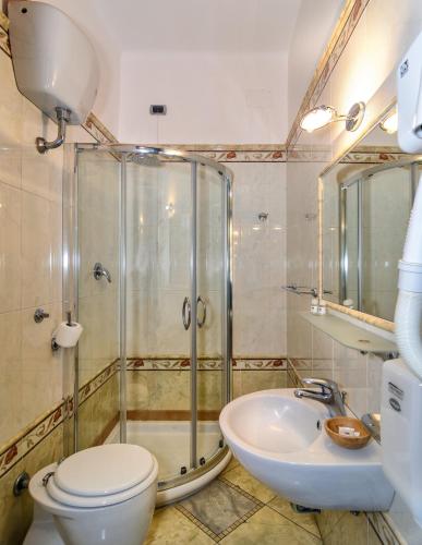 Hotel Maria Room Type - Family Room (2 Adults + 2 Children) Hotel Maria Room Type - Family Room (2 Adults + 2 Children)