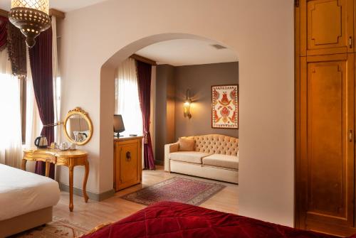 Family Room with Spa Bath image 4
