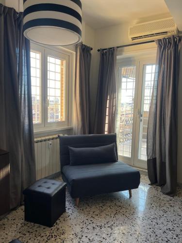 Panoramic penthouse 10m from metro A, Roma (foto 9)