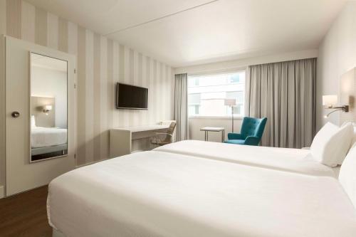 NH Amsterdam Schiphol Airport - main image