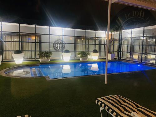 Halfway House Hotel