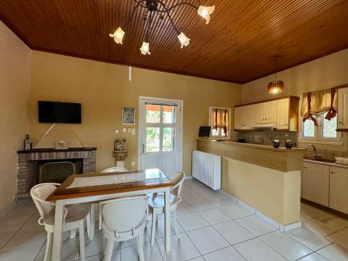 บริการและสิ่งอำนวยความสะดวก, Evilion Ktima Argyropoulou in ปีร์กอส