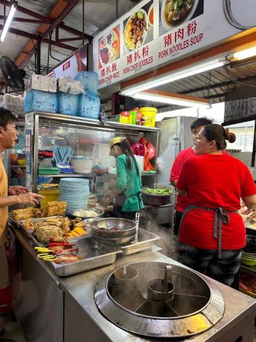 Cheap! New 1-7 Pax @ PJ Town area Easy Parking - image 9
