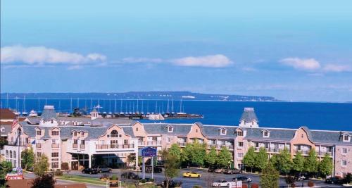 Hamilton Inn Select Beachfront - image 11