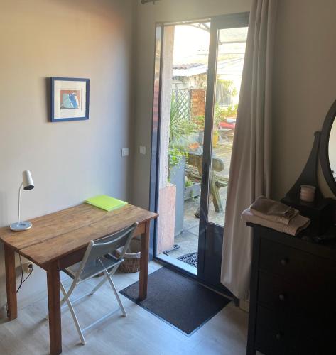 CALME , PROCHE du Centre, Grande Terrasse, Petit déjeuner, Bordeaux (zdjęcie 4)