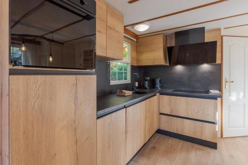 Chalet with Fireplace in the Heart of Veluwe, Putten (photo 4)