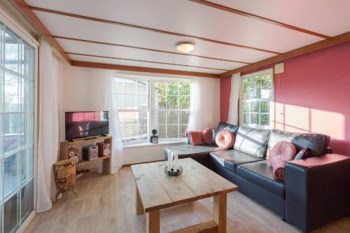 Chalet with Fireplace in the Heart of Veluwe, Putten (photo 5)