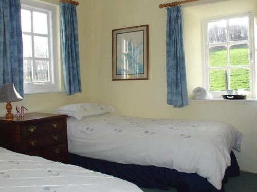 2 twin beds