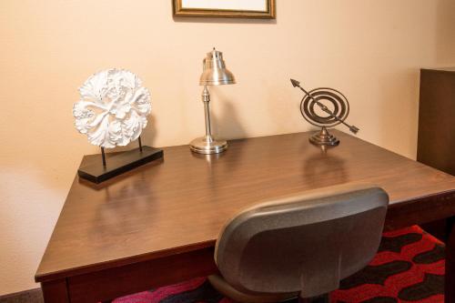 Americas Best Value Inn & Suites-Forest Grove/Hillsboro - image 9