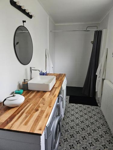 Maison spacieuse avec piscine sans vis a vis 8 pers in Vouille