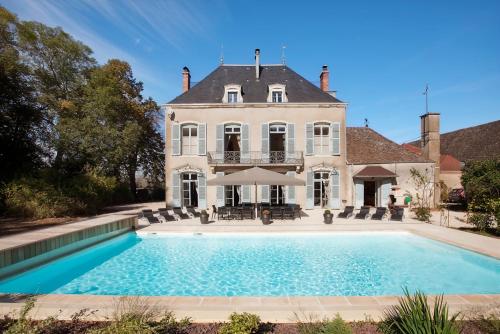 Peldbaseins, Château de Lans (Chateau de Lans) in Lansa