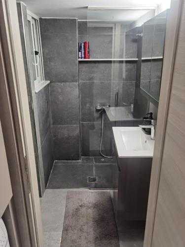 70m 2BR bright luxury apt, Atene (foto 3)