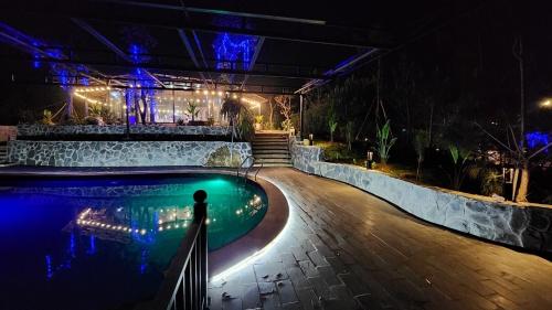 Nha ben vuon Man in La Phu