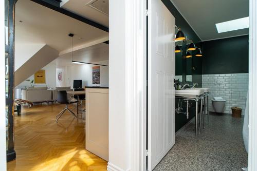 Central Penthouse with Panoramic Private Terrace, Kopenhagen (Foto 3)