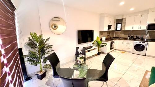 Luxury 1 bdrm Suite, Cantonments-Labone in Labone