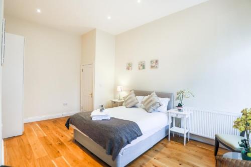 Notting Hill 2 Bed Flat - 5 min to Portobello Road, London (photo 3)
