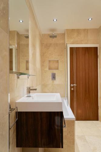 Chelsea Prime Location Studio, London (photo 10)