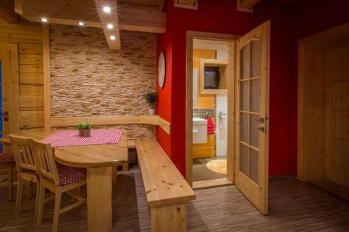 Zrub Veronika in Svaty Kriz