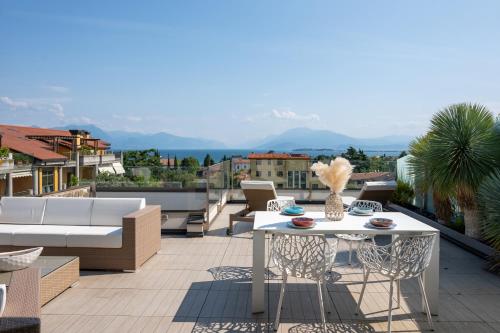 Three-Bedroom Apartment with Lake View
