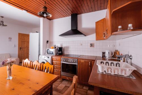 Konyha, Chill House in Orfű