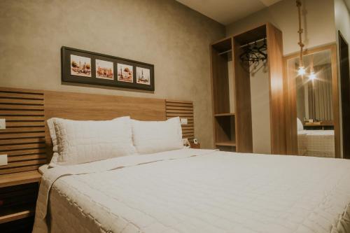 Deluxe Room image 3