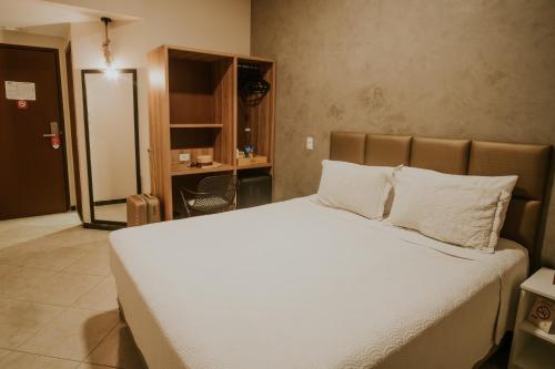 Double Room image 6