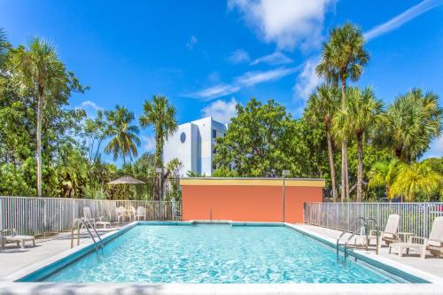 Days Inn by Wyndham Fort Lauderdale Airport Cruise Port