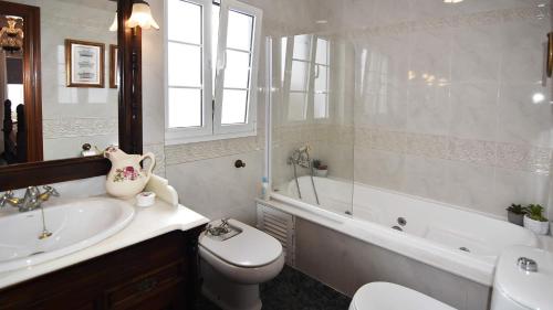 Three-Bedroom Villa image 10