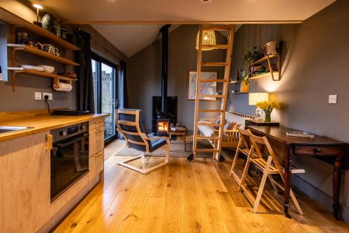 Jura - The Black Hut in Taynish