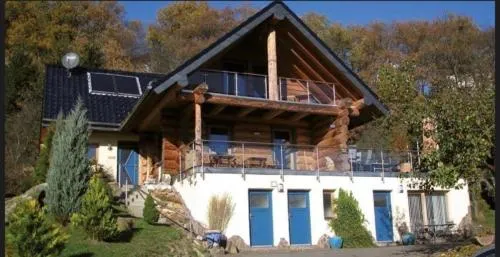 Rursee Eifel-Chalet mit Seeblick und Wellnessbereich in Simmerath, Deutschland