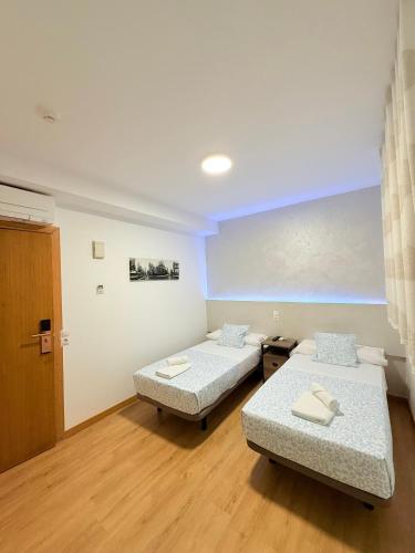 Hostal Quinta Santillan Room Type - Twin Room with Shared Bathroom