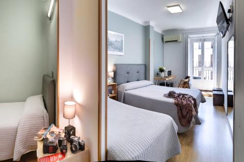 Superior Triple Room with Private Bathroom image 8