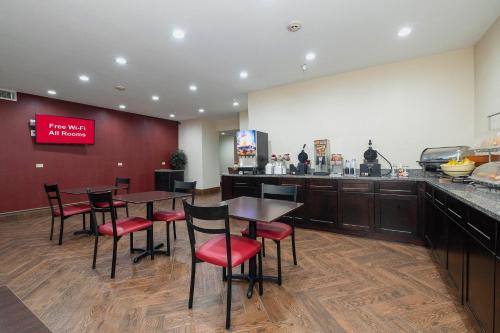 Food and beverages, Econo Lodge Inn & Suites in Monee (IL)