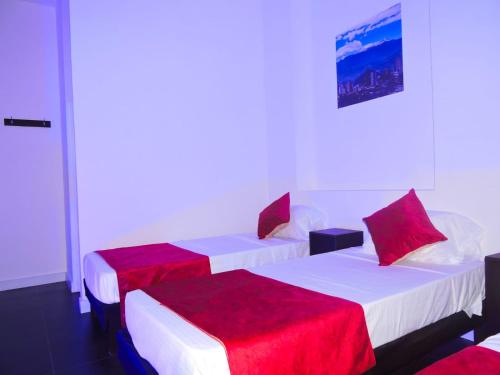1 king bed, 1 twin bed