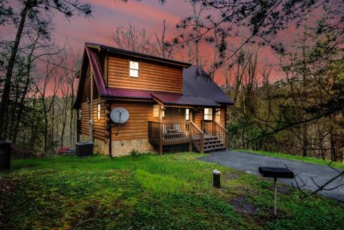 Lovely 3bed/3ba Cabin: in the Heart of Smokies! in Sevierville, USA