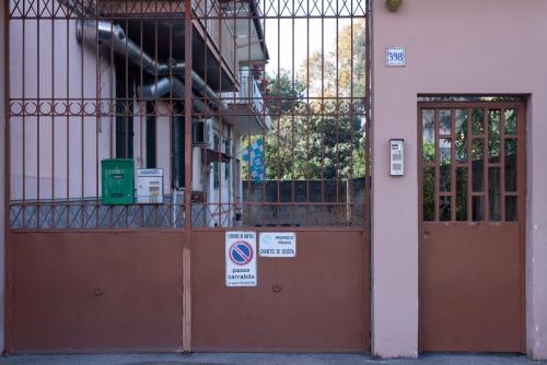 Exterior view, Casa Vacanze Residenziale, near the Sea, free parking, family accomodation in San Giovanni a Teduccio