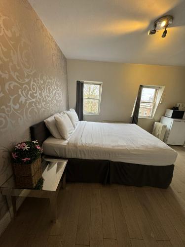 The Paramount Hotel - image 4