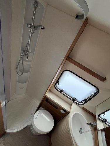 Bathroom, Tahko Caravanmajoitus in Nilsia