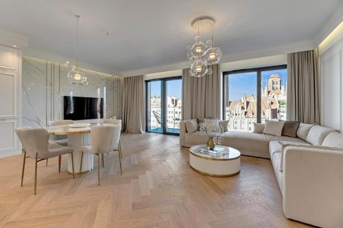 DEO PLAZA Premium Suites & Riverside by Downtown Apartments 2