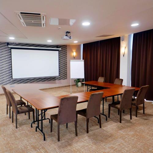 Colosseum Hotel - image 11