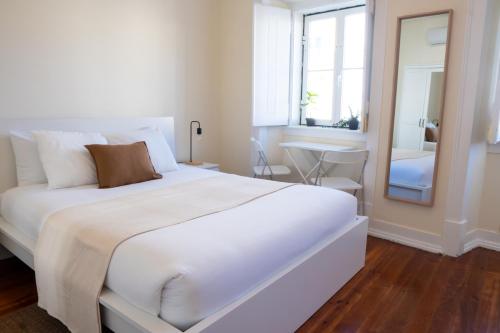 Matching Loures Guest House in โลเรส