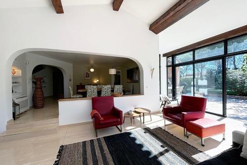 VILLA CHEZ-NOUS C'est chez vous, piscine, plages et golfs in Boulouris