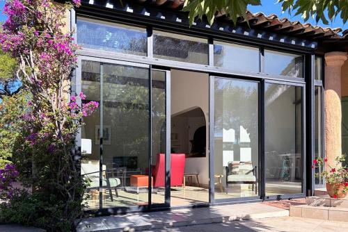 VILLA CHEZ-NOUS C'est chez vous, piscine, plages et golfs in Boulouris