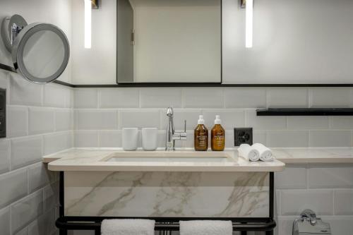 Neues Schloss Privat Hotel Zurich Autograph Collection - image 11