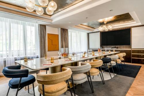 Neues Schloss Privat Hotel Zurich Autograph Collection - image 5