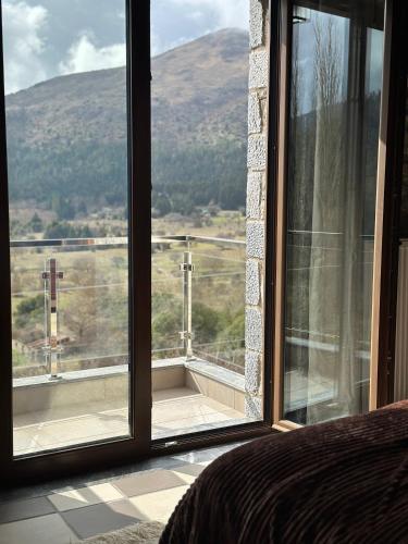 주변 환경, Wood & Stone Guesthouse in 크리소비시온