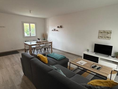 Maison Mitoyenne avec cour + parking 5