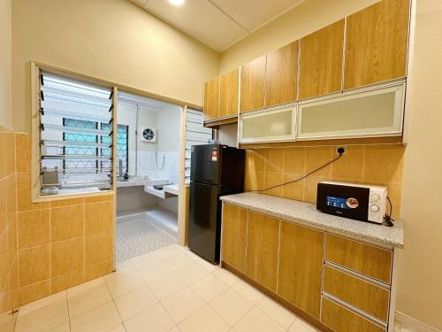 Cheap! New 1-7 Pax @ PJ Town area Easy Parking - image 14