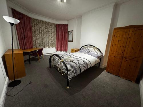 Double-Bedroom in the Heart of Salford Manchester GCSW5 Perfect for Short Stays, Manchester